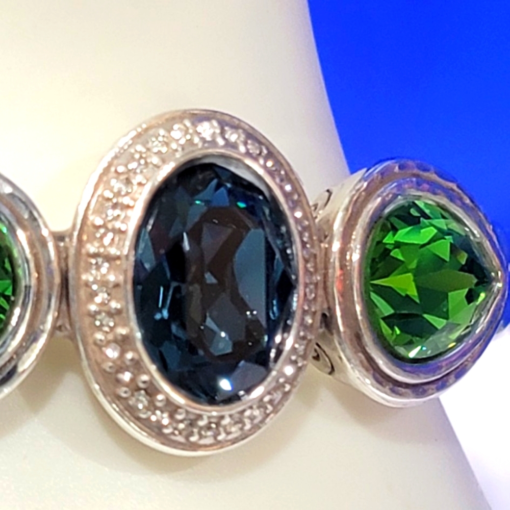 BRIGHTON RETIRED EMERALD ISLE MAGNETIC HINGED BANGLE BRACELET NWOT - Picture 4 of 9